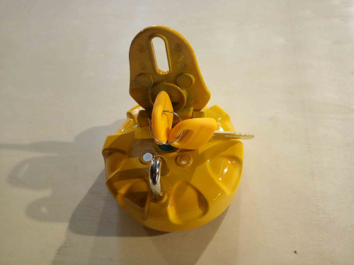 Крышка топливного бака с 2-мя замками 20Y-04-11161 PC300 для спецтехники  Крышка топливного бака с 2-мя замками 20Y-04-11161 PC300 для спецтехники