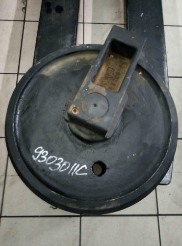 Колесо направляющее 9303011 ZX240-5G HS для спецтехники  Колесо направляющее 9303011 ZX240-5G HS для спецтехники