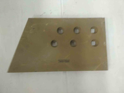 Нож боковой правый 9W8874 D6R (27MnTiB) SUNMACH для спецтехники  Нож боковой правый 9W8874 D6R (27MnTiB) SUNMACH для спецтехники