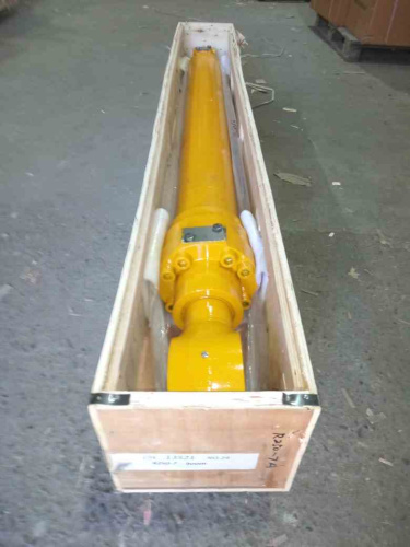 Гидроцилиндр стрелы S425203 R250LC-7 без трубок Shimitsu для спецтехники  Гидроцилиндр стрелы S425203 R250LC-7 без трубок Shimitsu для спецтехники