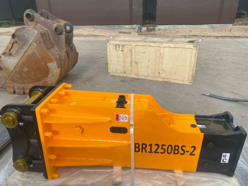 Гидромолот закрытый корпус BR1250BS-2 Black Rock для спецтехники  Гидромолот закрытый корпус BR1250BS-2 Black Rock для спецтехники