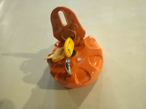 Крышка топливного бака с 2-мя замками 4361638 ZX200 для спецтехники  Крышка топливного бака с 2-мя замками 4361638 ZX200 для спецтехники