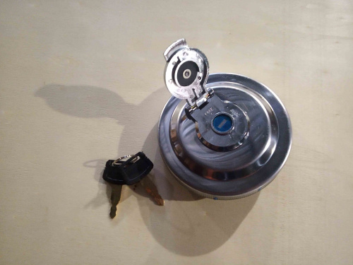 Крышка топливного бака с 1-им замком 4361638 ZX200 для спецтехники  Крышка топливного бака с 1-им замком 4361638 ZX200 для спецтехники